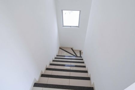 Apartamento à venda com 120m², 2 quartos e 1 vaga Apartamento à venda com 120m², 2 quartos e 1 vagaEscada