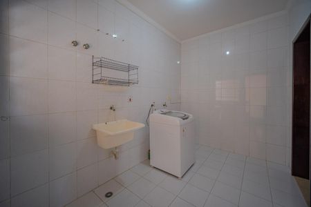 Casa à venda com 248m², 3 quartos e 5 vagas Casa à venda com 248m², 3 quartos e 5 vagasÁrea de Serviço