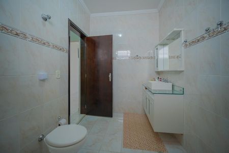 Casa à venda com 248m², 3 quartos e 5 vagas Casa à venda com 248m², 3 quartos e 5 vagasBanheiro da Suíte