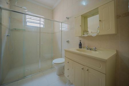 Casa à venda com 248m², 3 quartos e 5 vagas Casa à venda com 248m², 3 quartos e 5 vagasBanheiro 1