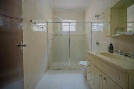 Casa à venda com 248m², 3 quartos e 5 vagas Casa à venda com 248m², 3 quartos e 5 vagasBanheiro 1