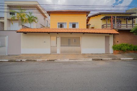 Casa à venda com 248m², 3 quartos e 5 vagas Casa à venda com 248m², 3 quartos e 5 vagasFachada