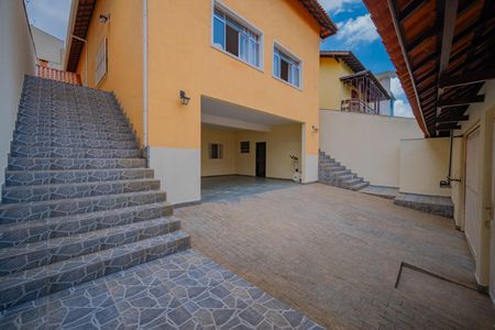 Casa à venda com 248m², 3 quartos e 5 vagas Casa à venda com 248m², 3 quartos e 5 vagasGaragem