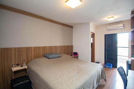 Casa à venda com 200m², 3 quartos e 3 vagasSuíte 1