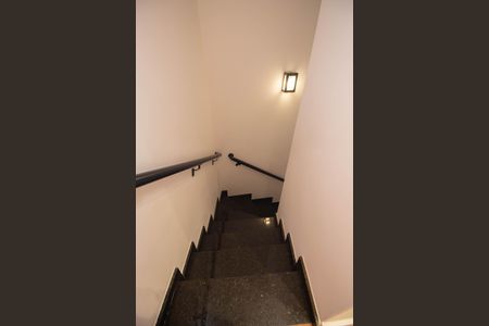 Casa à venda com 200m², 3 quartos e 3 vagasEscada