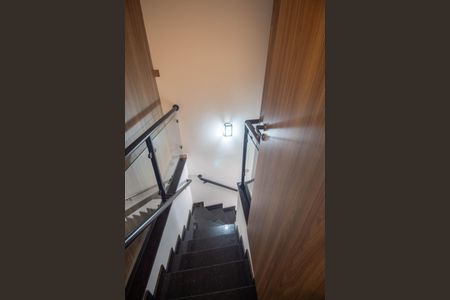 Casa à venda com 200m², 3 quartos e 3 vagasEscada