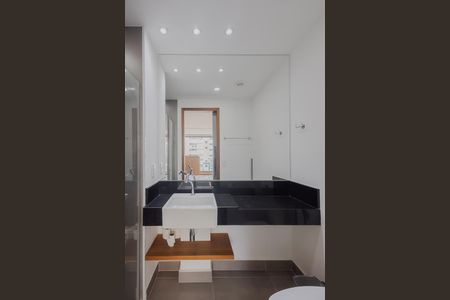 Banheiro de kitnet/studio à venda com 1 quarto, 31m² em Jardins, São Paulo