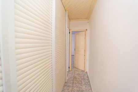 Casa à venda com 98m², 2 quartos e 2 vagasCorredor