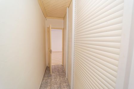 Casa à venda com 98m², 2 quartos e 2 vagasCorredor