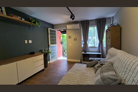 Sala de casa de condomínio para alugar com 2 quartos, 65m² em Vargem Pequena, Rio de Janeiro