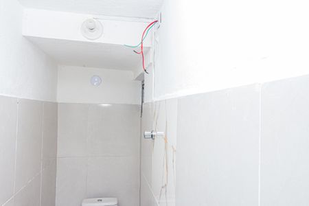 Banheiro de casa para alugar com 1 quarto, 65m² em Parque Guarapiranga, São Paulo