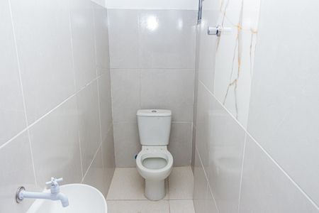 Banheiro de casa para alugar com 1 quarto, 65m² em Parque Guarapiranga, São Paulo