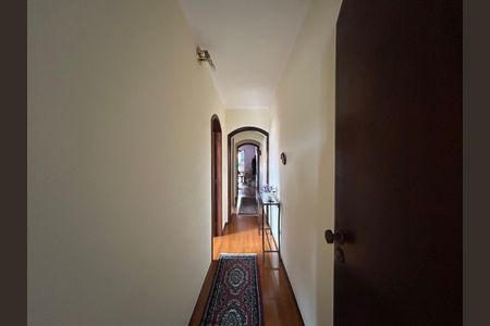 Casa para alugar com 178m², 3 quartos e 2 vagasCorredor