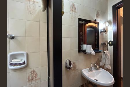 Casa para alugar com 178m², 3 quartos e 2 vagasBanheiro 1