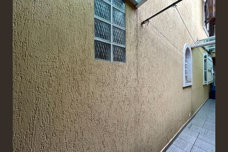 Casa para alugar com 178m², 3 quartos e 2 vagasCorredor externo/ Churrasqueira