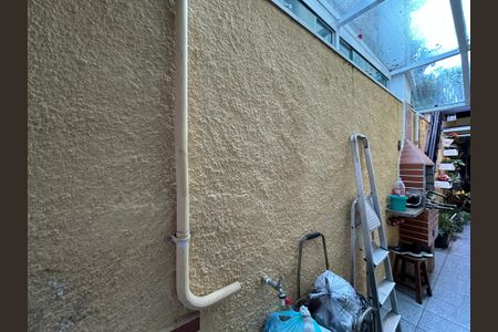 Casa para alugar com 178m², 3 quartos e 2 vagasCorredor externo/ Churrasqueira