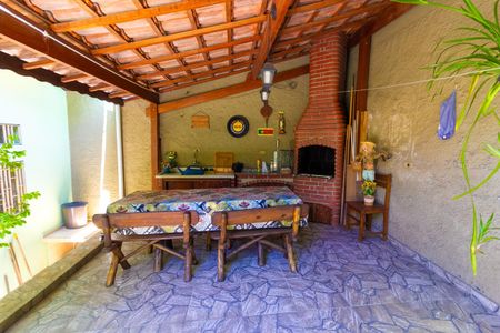 Casa à venda com 255m², 3 quartos e 2 vagas Casa à venda com 255m², 3 quartos e 2 vagasÁrea Gourmet