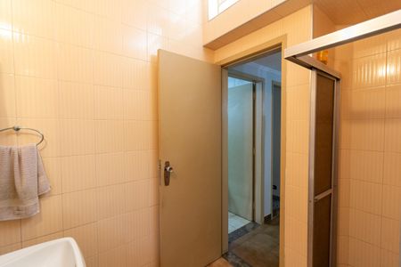 Casa à venda com 255m², 3 quartos e 2 vagas Casa à venda com 255m², 3 quartos e 2 vagasBanheiro Social 1