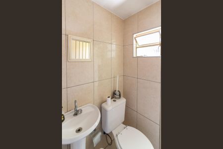 Casa à venda com 255m², 3 quartos e 2 vagas Casa à venda com 255m², 3 quartos e 2 vagasBanheiro de Serviço