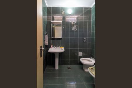 Casa à venda com 255m², 3 quartos e 2 vagas Casa à venda com 255m², 3 quartos e 2 vagasBanheiro Social 2