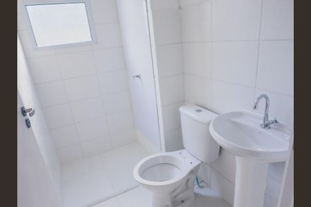 Banheiro de apartamento para alugar com 2 quartos, 40m² em Parque São Bento, Sorocaba
