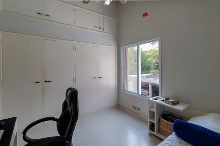 Casa à venda com 4 quartos, 240m² em Jardim Panorama, São Paulo