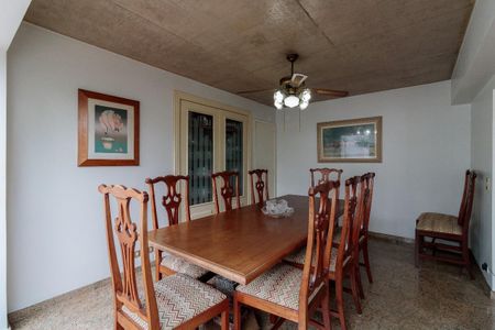 Casa à venda com 240m², 4 quartos e 3 vagas