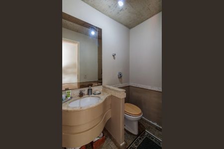 Casa à venda com 240m², 4 quartos e 3 vagas