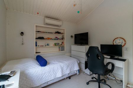 Casa à venda com 4 quartos, 240m² em Jardim Panorama, São Paulo