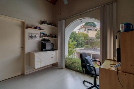 Casa à venda com 4 quartos, 240m² em Jardim Panorama, São Paulo