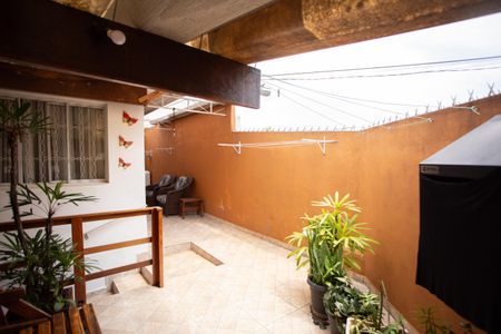 Casa à venda com 180m², 2 quartos e 2 vagasVARANDA