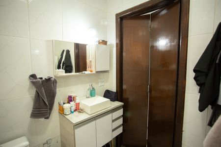 Casa à venda com 180m², 2 quartos e 2 vagasBANHEIRO