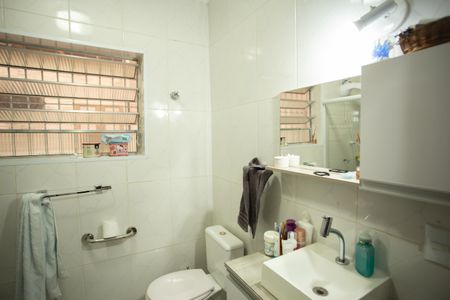 Casa à venda com 180m², 2 quartos e 2 vagasBANHEIRO