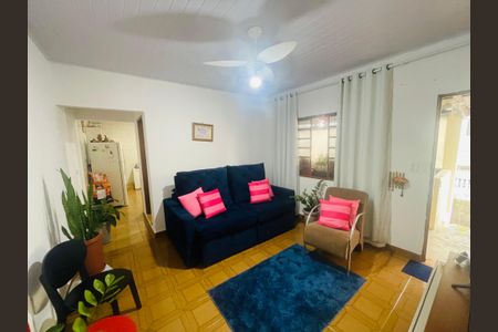 Casa à venda com 158m², 5 quartos e 2 vagas Casa à venda com 158m², 5 quartos e 2 vagasSala