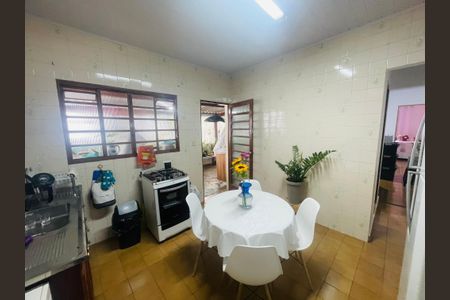 Casa à venda com 158m², 5 quartos e 2 vagas Casa à venda com 158m², 5 quartos e 2 vagasCozinha