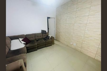 Casa à venda com 158m², 5 quartos e 2 vagas Casa à venda com 158m², 5 quartos e 2 vagasSala