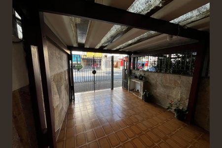 Casa à venda com 180m², 4 quartos e 1 vaga Casa à venda com 180m², 4 quartos e 1 vagaGaragem