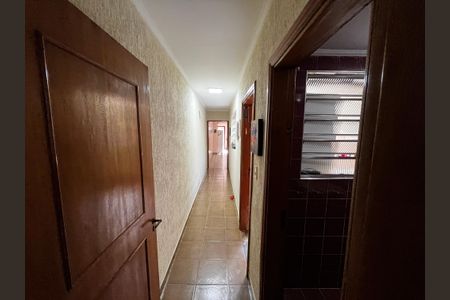 Casa à venda com 180m², 4 quartos e 1 vaga Casa à venda com 180m², 4 quartos e 1 vagaCorredor