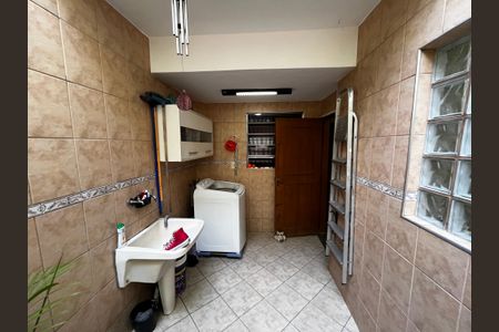 Casa à venda com 180m², 4 quartos e 1 vaga Casa à venda com 180m², 4 quartos e 1 vagaLavanderia