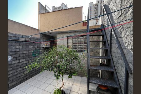 Casa à venda com 180m², 4 quartos e 1 vaga Casa à venda com 180m², 4 quartos e 1 vagaQuintal