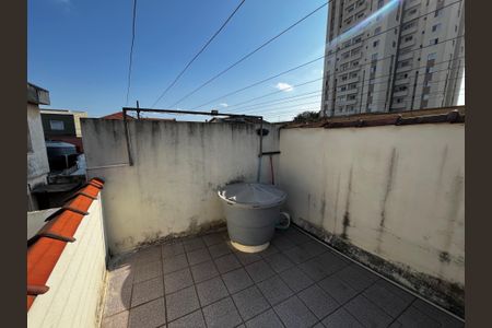 Casa à venda com 180m², 4 quartos e 1 vaga Casa à venda com 180m², 4 quartos e 1 vagaVaranda