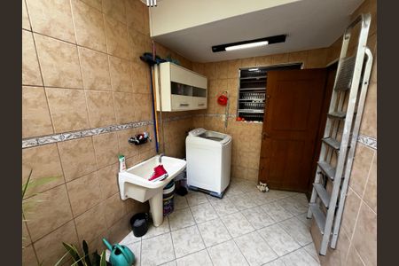 Casa à venda com 180m², 4 quartos e 1 vaga Casa à venda com 180m², 4 quartos e 1 vagaLavanderia