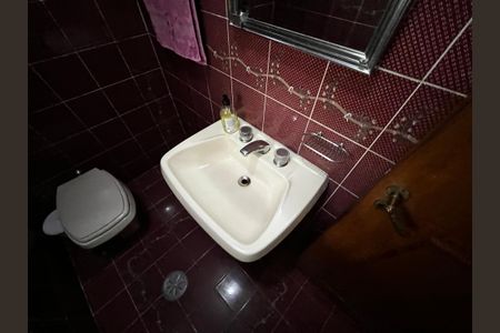 Casa à venda com 180m², 4 quartos e 1 vaga Casa à venda com 180m², 4 quartos e 1 vagaLavabo