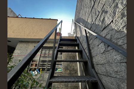 Casa à venda com 180m², 4 quartos e 1 vaga Casa à venda com 180m², 4 quartos e 1 vagaEscada P/ Varanda