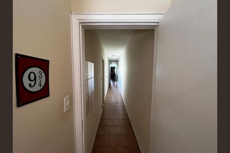 Casa à venda com 180m², 4 quartos e 1 vaga Casa à venda com 180m², 4 quartos e 1 vagaCorredor