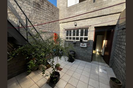 Casa à venda com 180m², 4 quartos e 1 vaga Casa à venda com 180m², 4 quartos e 1 vagaQuintal