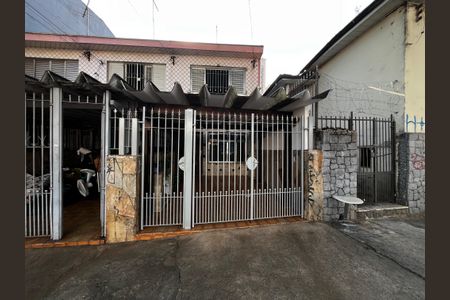 Casa à venda com 180m², 4 quartos e 1 vaga Casa à venda com 180m², 4 quartos e 1 vagaFachada