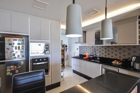 Apartamento à venda com 125m², 3 quartos e 2 vagasCozinha