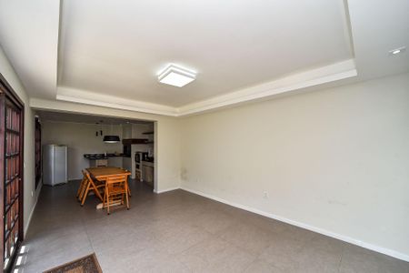 Casa à venda com 300m², 3 quartos e 2 vagas Casa à venda com 300m², 3 quartos e 2 vagasEspaço Gourmet