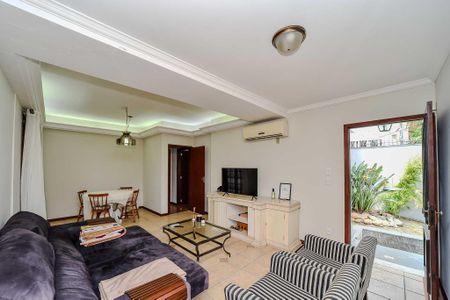 Sala de casa à venda com 3 quartos, 300m² em Três Figueiras, Porto Alegre